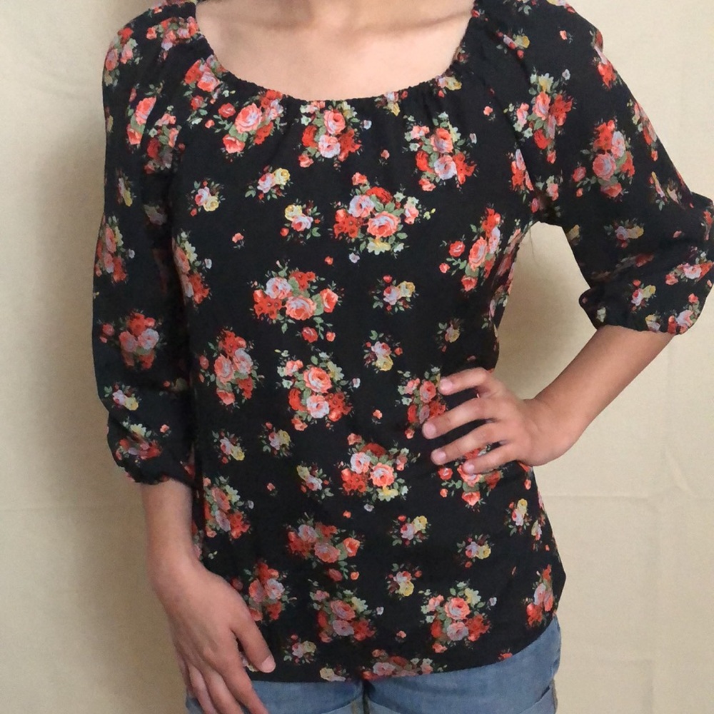 Veronicam black and red 3/4 length sleeve blouse